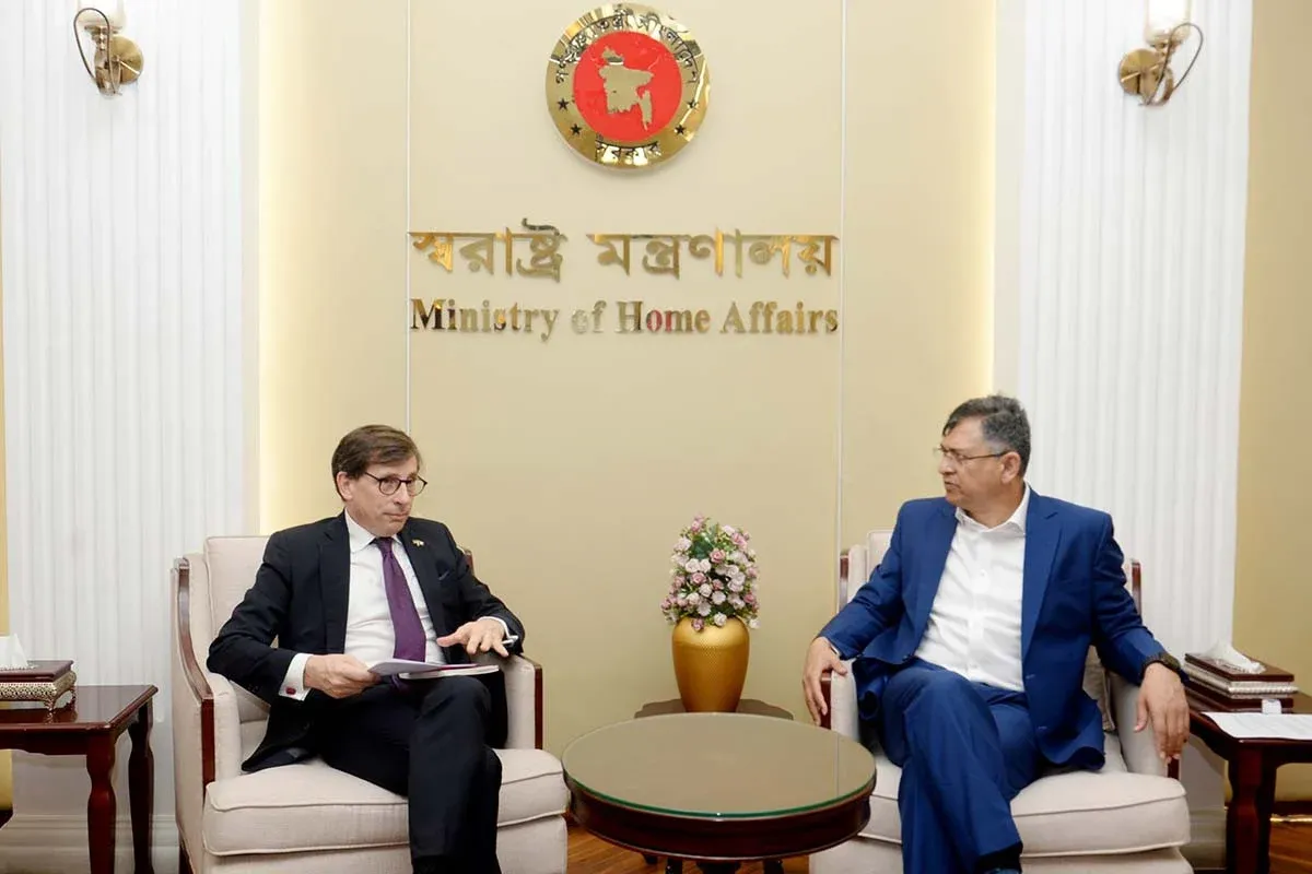 পুলিশের সংস্কার ও সক্ষমতা বৃদ্ধিতে ফ্রান্সের সহযোগিতা চাইলেন স্বরাষ্ট্রমন্ত্রী