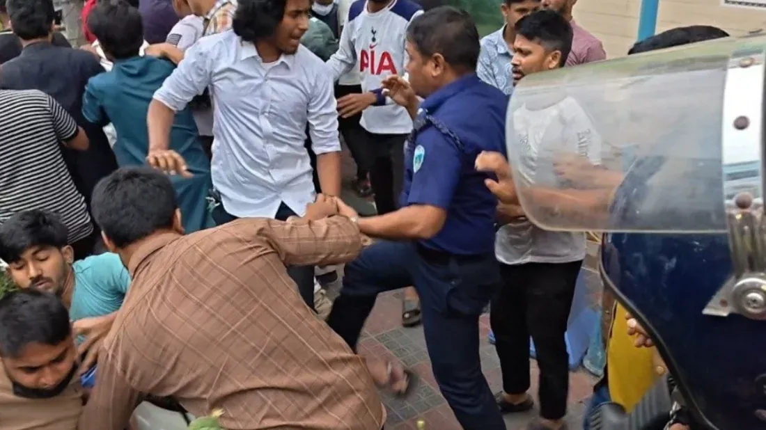 ১৪৪ ধারা ভেঙে ত্রিমুখী সংঘর্ষে ওসি আহত