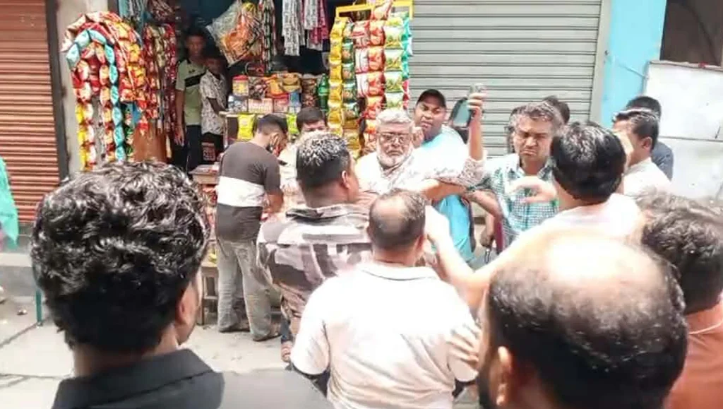 এসএসসি পরীক্ষার হলের সামনে বিএনপির দুই পক্ষের হাতাহাতি