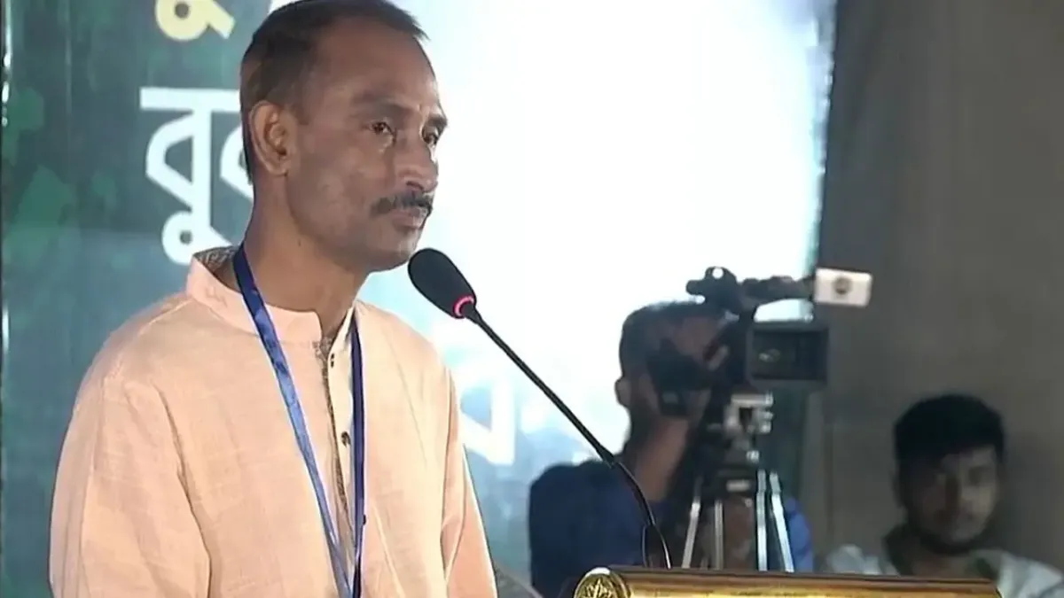 ‘আমরা আজ নব্য স্বৈরাচারের গন্ধ পাচ্ছি’: শহীদ ফারহান ফাইয়াজের বাবা