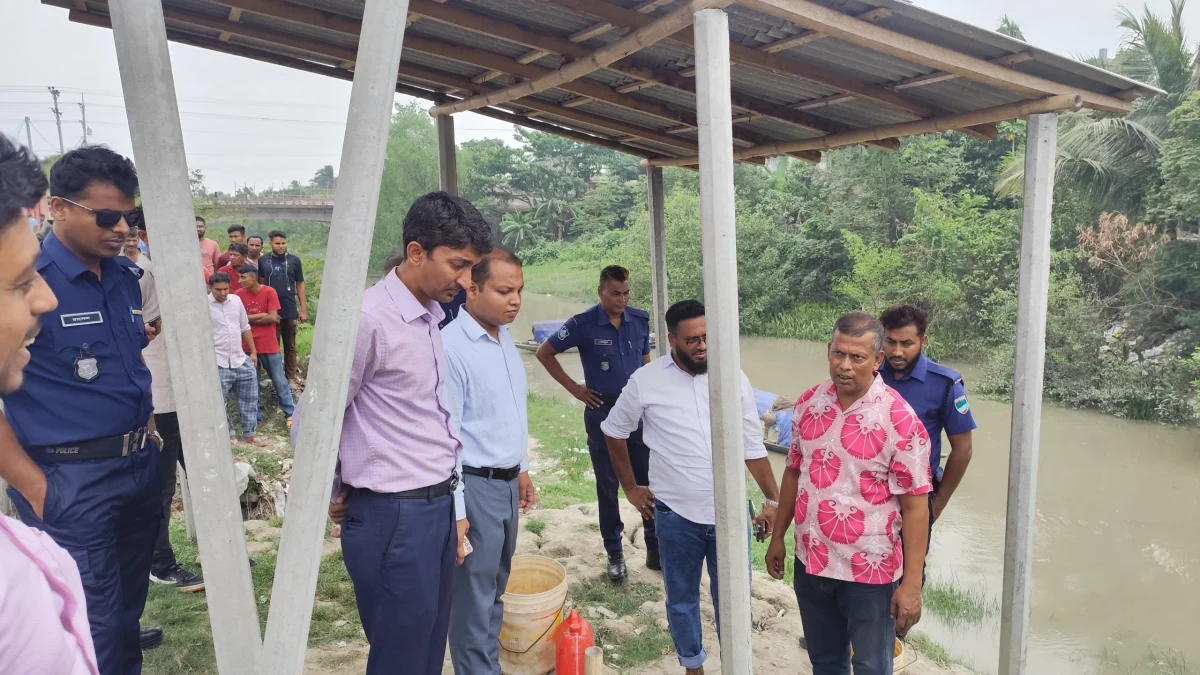 সাতক্ষীরার দেবহাটায় অপদ্রব্য পুশ করা চিংড়ি জব্দ ও জরিমানা