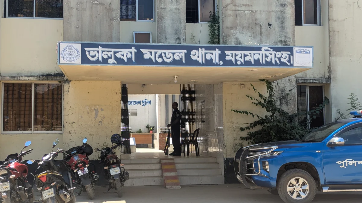 ভালুকায় জমি বিরোধে বসতবাড়ির বেড়ায় আগুন, নিরাপত্তাহীনতায় পরিবার