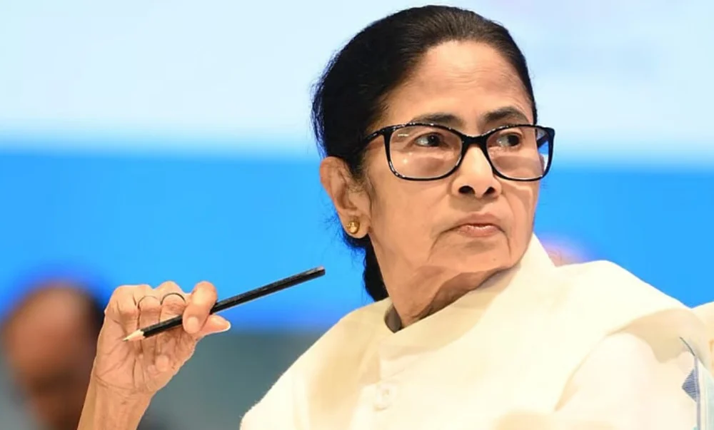 সম্পদ-দলীয় প্রতীক সবই হারাচ্ছেন মমতা
