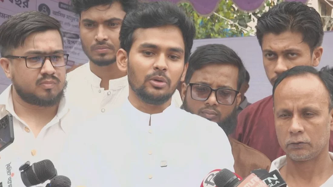 শেখ হাসিনাকে রাজনৈতিক বক্তব্য দিতে দিলে ধরে নেওয়া হবে ভারত ইন্ধন দিচ্ছে: আসিফ মাহমুদ