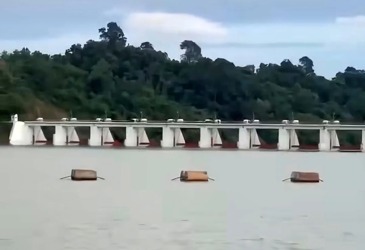 কাপ্তাই বাঁধের ১৬টি জলকপাট খুলে দেওয়া হয়েছে