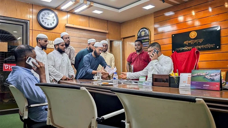 ব্রাহ্মণবাড়িয়ায় কলেজের নবীনবরণে ‘গানের কনসার্ট’ বন্ধের দাবি কওমি শিক্ষার্থীদের