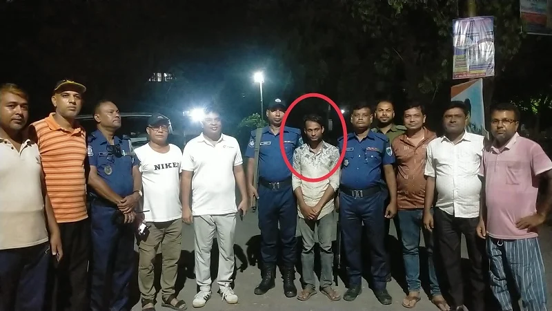 ইবিতে চুরি করতে এসে বিশ্ববিদ্যালয়ের ভ্যানচালক আটক, থানায় হস্তান্তর